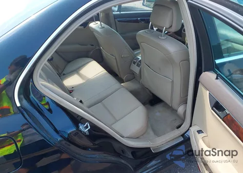 2009 Mercedes-Benz C 300 z USA, uszkodzony, nr VIN WDDGF81XX9R064181